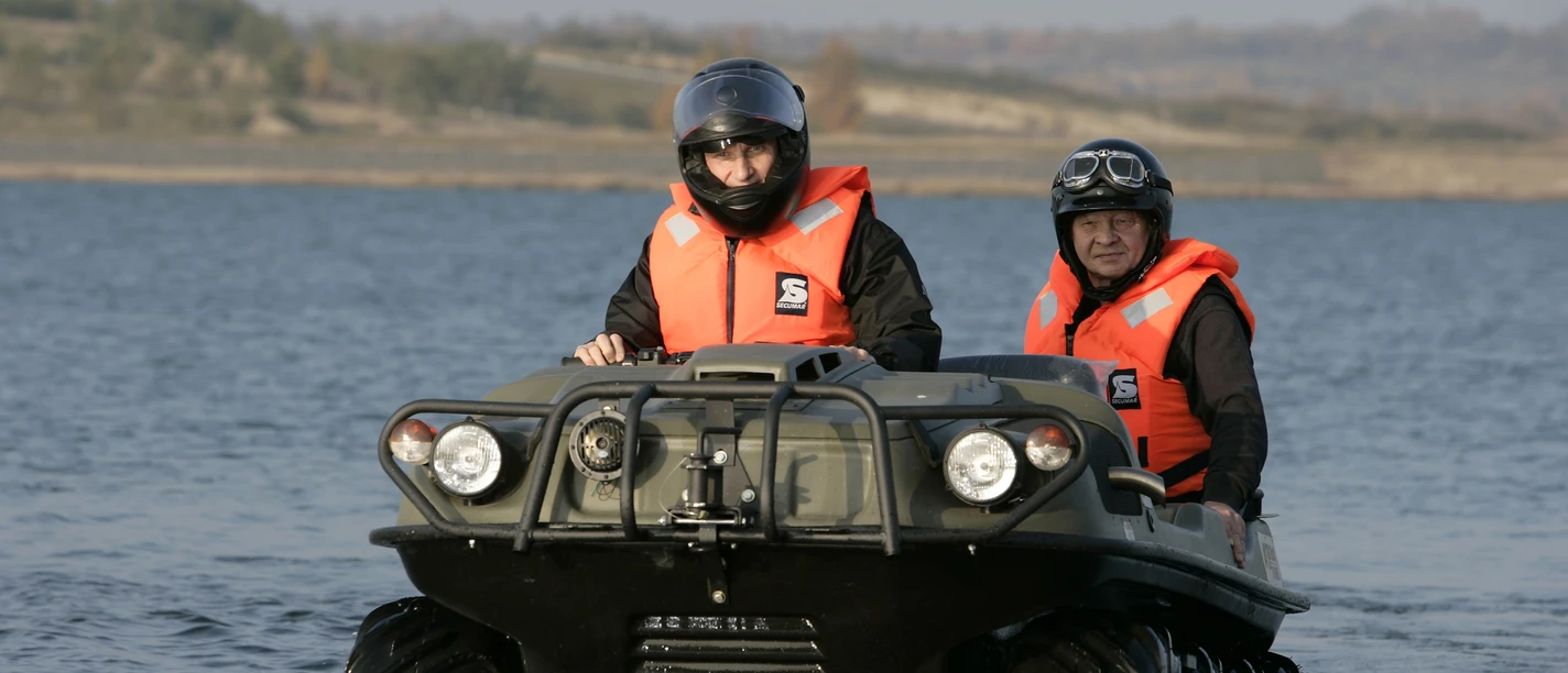 Amphibienfahrzeug am Leipziger Neuseenland Amphibienfahrzeug am Leipziger Neuseenland