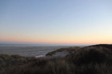 Sonnenaufgang-Aussichtsplattform-Strandpromenade-Mitte.JPG Sonnenaufgang-Aussichtsplattform-Strandpromenade-Mitte