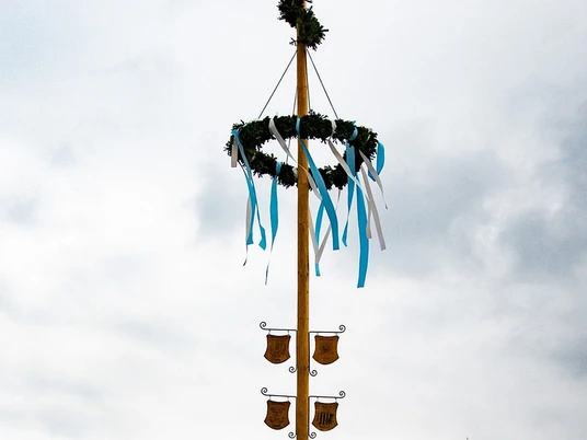 maibaum-burschenclub-usseln.jpg