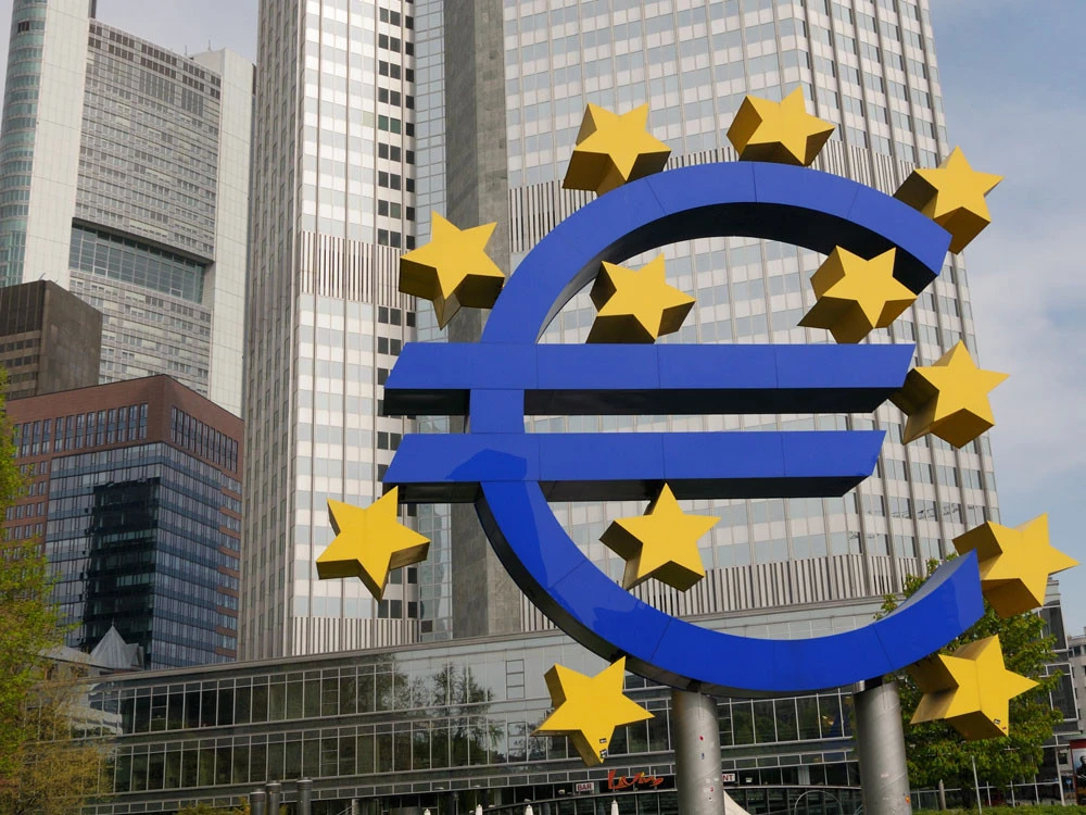 Euro Denkmal Skulptur