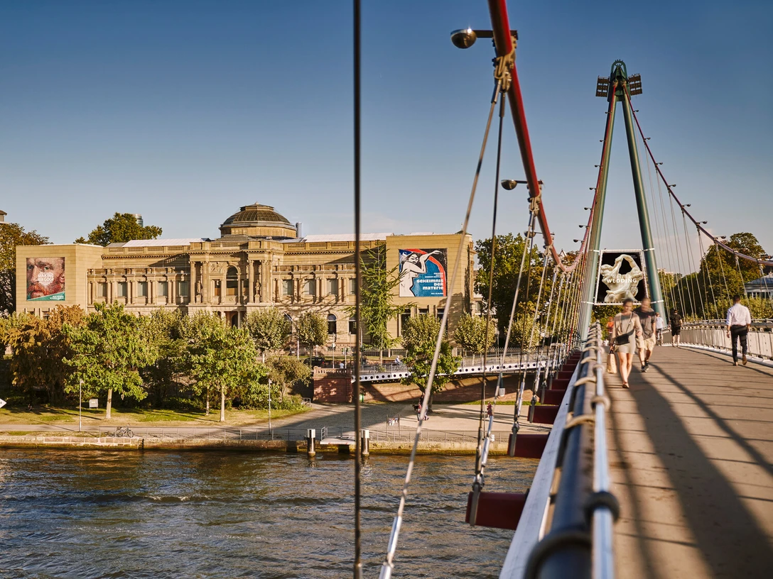Städel Museum Außenfassade und Holbeinsteg
