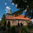 St_Georgsberg_DSC5658_Nicole_Franke.jpg Außenansicht der Kirche St. Georg vom Friedhof aus gesehen