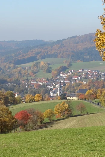 Gersfeld im Herbst: Blick vom Heilklimaweg nach Gersfeld Gersfeld im Herbst: Blick vom Heilklimaweg nach Gersfeld