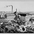 Brauerei Barre um 1900 (Bildnachweis: Stadtarchiv Lübbecke) Historische Darstellung der Brauerei Barre um 1900 mit Gebäuden, Dampfschornstein und umgebender Landschaft.
