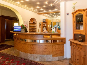 Hotel-Loewen_Rezeption_0001