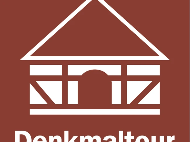 Wegelogo der Denkmaltour Wegelogo der Denkmaltour. Auf braunem Untergrund ist ein historisches Haus in Weiß zu sehen.