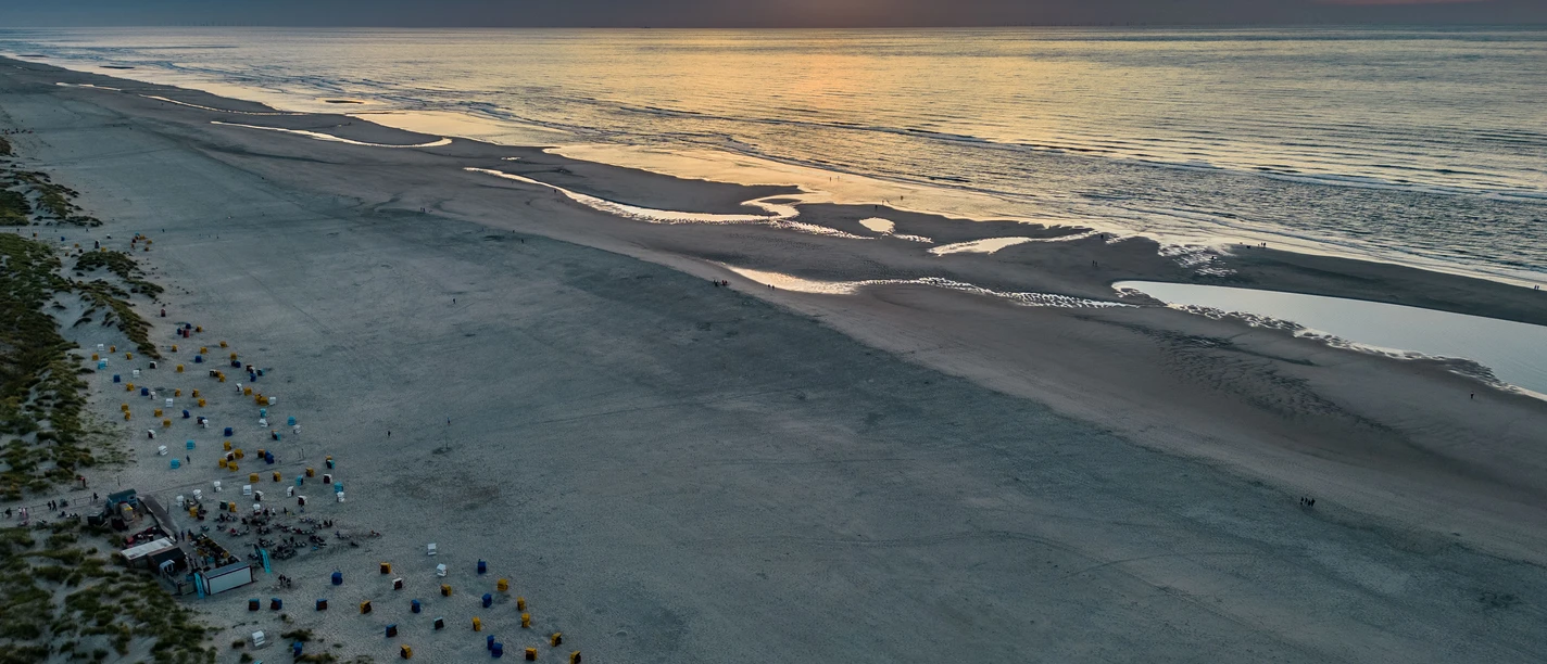 Luftaufnahme-Sonnenuntergang-Juist.jpg Strand Juist Sonnenuntergang
