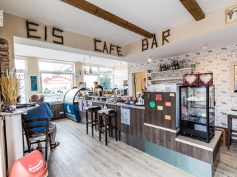 Eis-Cafe-Bar-Heiken-Juist-Eis.jpg Eis-Cafe-Bar-Heiken-Juist-Eis