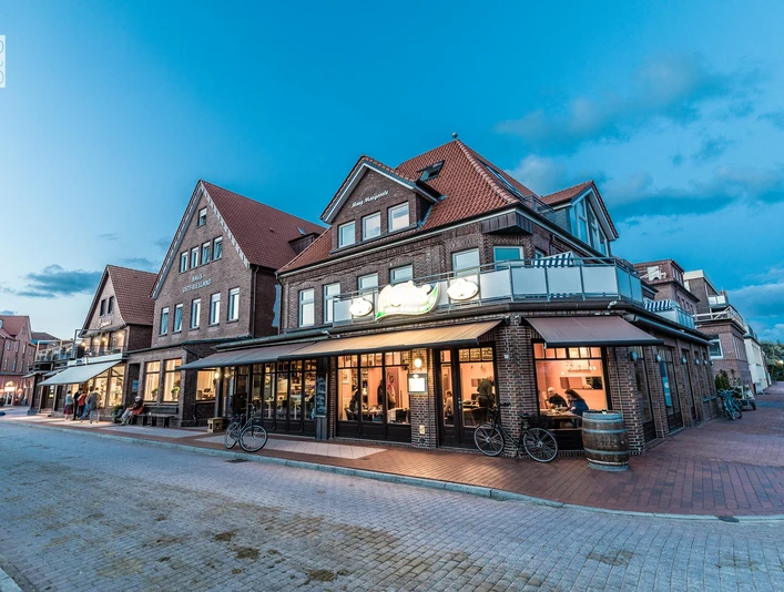 Juister-Auster-Fisch-Muscheln-Aussen.jpg Juister-Auster-Fisch-Muscheln-Aussen