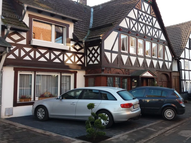 Außenansicht des Hauses mit ParkplatzExterior view of the house with parking lot