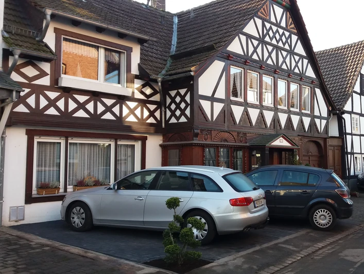 Außenansicht des Hauses mit ParkplatzExterior view of the house with parking lot