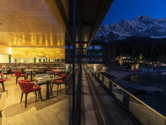 Blick am Abend aus dem Restaurant