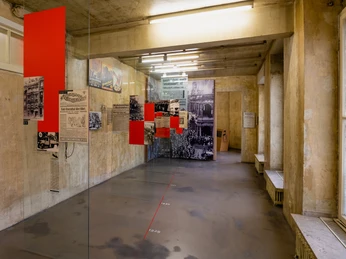 NS Documentation Center Innenraum des NS-Dokumentationszentrums Köln mit historischen Fotos und Texten an der Wand.Interior of the NS Documentation Center Cologne with historical photos and texts on the wall.
