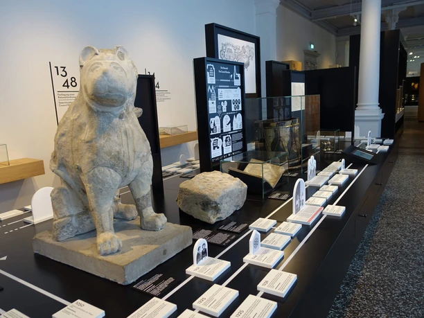 Eine Nachbildung des Löwenpudels im Kulturgeschichtlichen Museum / MQ4 in Osnabrück Nachbildung eines historischen Löwenpudels aus Stein im Kulturgeschichtlichen Museum in Osnabrück.