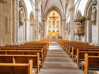 St. Peter’s Cathedral in Osnabrück - Triumphal cross Der Dom St. Petrus in Osnabrück - TriumphkreuzSt. Peter’s Cathedral in Osnabrück - Triumphal crossSint-Pieterskathedraal in Osnabrück - TriomfkruisPeterskirken i Osnabrück - Triumfkorset