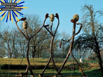 Holzschmiede mit logo