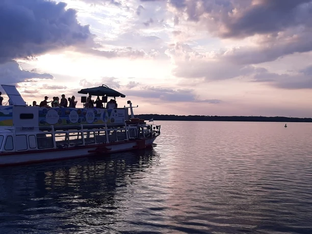 MS Cospuden Sonnenuntergang Die MS Cospuden fährt in den Sonnenuntergang
