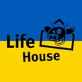 Logo des Life House Stemwede vor blau-gelbem Hintergrund, mit stilisierter Kuh und Schriftzug.