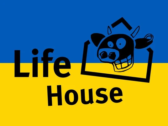 Life House Stemwede Logo des Life House Stemwede vor blau-gelbem Hintergrund, mit stilisierter Kuh und Schriftzug.