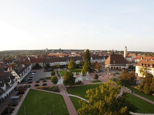(3) Unterer Marktplatz_Abendsonne_Stadtkirche