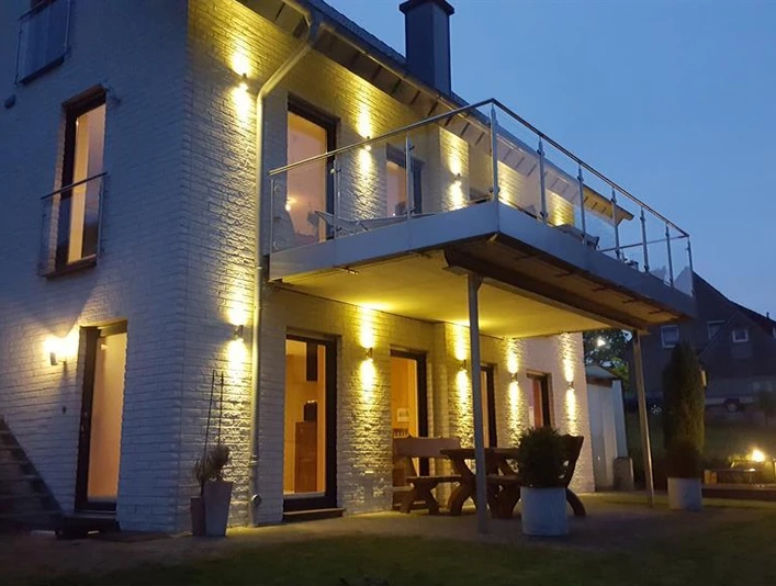 beleuchtete Außenansicht