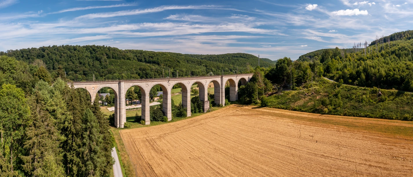 Altenbeken-kleinesViadukt-Teutoburger-Wald-Tourismus-Patrick-Gawandtka-058-CC-BY-SA.jpg Aussicht auf kleines Viadukt Altenbeken