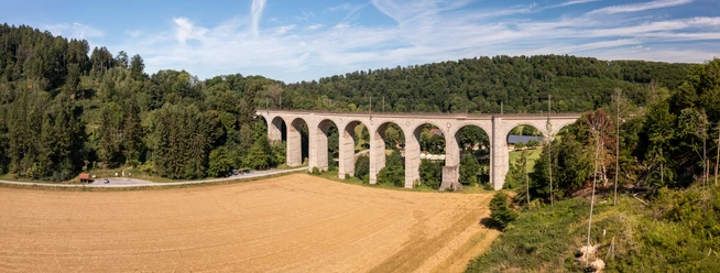 Altenbeken-kleinesViadukt-Teutoburger-Wald-Tourismus-Patrick-Gawandtka-059.jpg Blick über das Feld auf das kleine Viadukt Altenbeken
