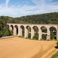 Altenbeken-kleinesViadukt-Teutoburger-Wald-Tourismus-Patrick-Gawandtka-059.jpg Blick über das Feld auf das kleine Viadukt Altenbeken