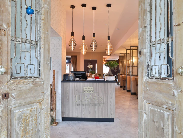 jumas-restaurant-bad-zwischenahn-eingang.jpg