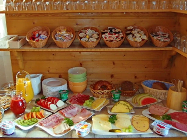 Fruehstuecksbuffet_neu_500x282