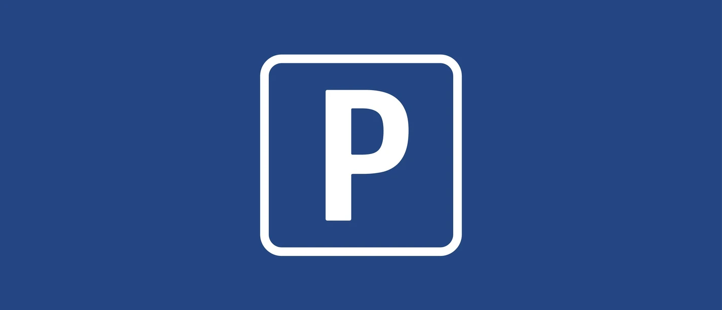 Parkplatzsymbol mit weißem P auf blauem Hintergrund für die Sophienstraße