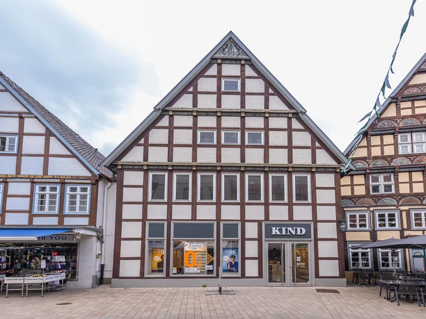 KIND-Filiale in einem Fachwerkhaus in der Altstadt von Bad Salzuflen.
