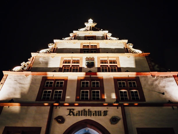 Innenstadt Historisches Rathaus beleuchtet