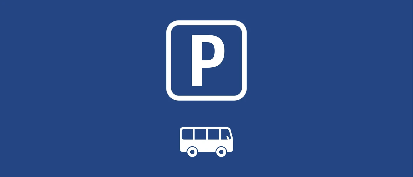 Blaues Parkplatzsymbol mit weißem P und Bussymbol für den Busparkplatz Rosenstraße
