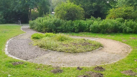 Barfußpfad im Landschaftsgarten