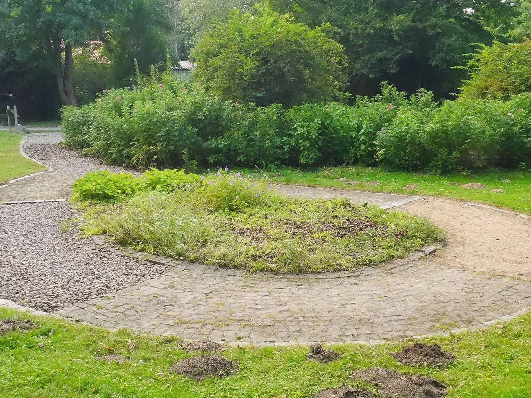 Barfußpfad im Landschaftsgarten