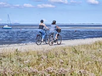 Radfahrerinnen in Sehestedt_Florian Trykowski