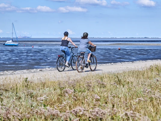 Radfahrerinnen in Sehestedt_Florian Trykowski