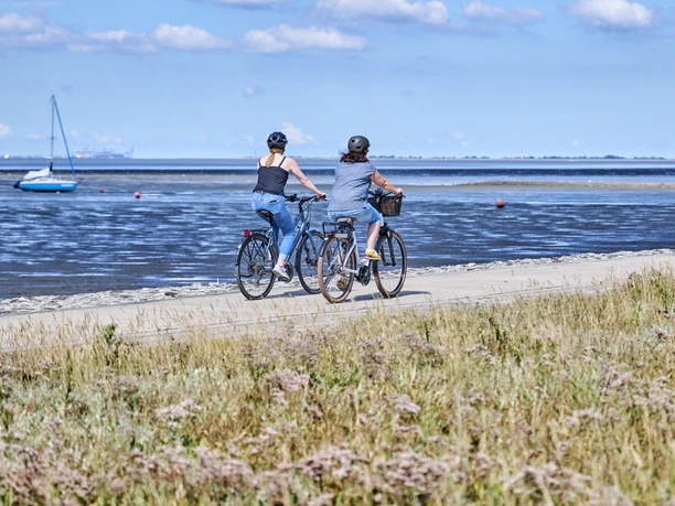 Radfahrerinnen in Sehestedt_Florian Trykowski