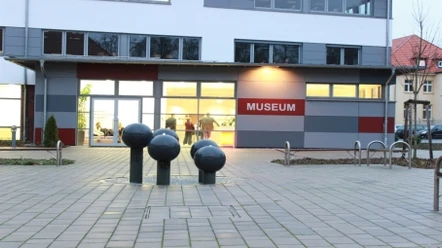 Museum für russlanddeutsche Kulturgeschichte Eingangsbereich des Museums für russlanddeutsche Kulturgeschichte in Detmold am frühen Abend.