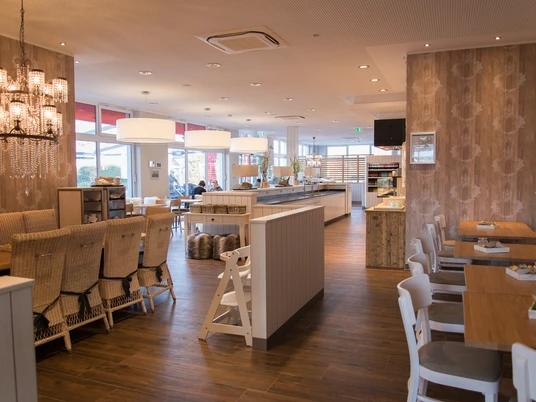 Dützen Innenansicht.jpg Das Bild zeigt den Sitzbereich der Bäckerei.