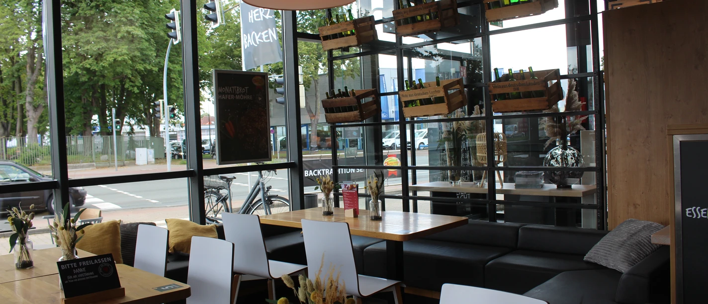 Ringstraße Innenansicht.JPG Das Bild zeigt einen kleinen Teil des Sitzbereiches der Bäckerei Bertermann an der Ringstraße. .