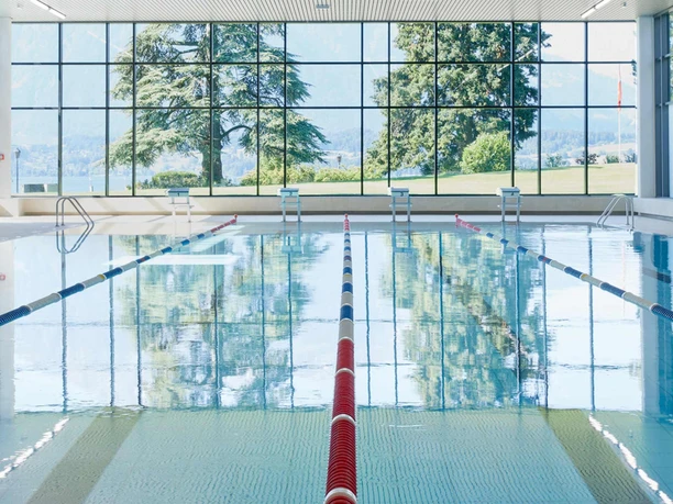 oberhofen-fitnesspark-hallenbad-pool-schwimmbahnen-aussicht.jpg