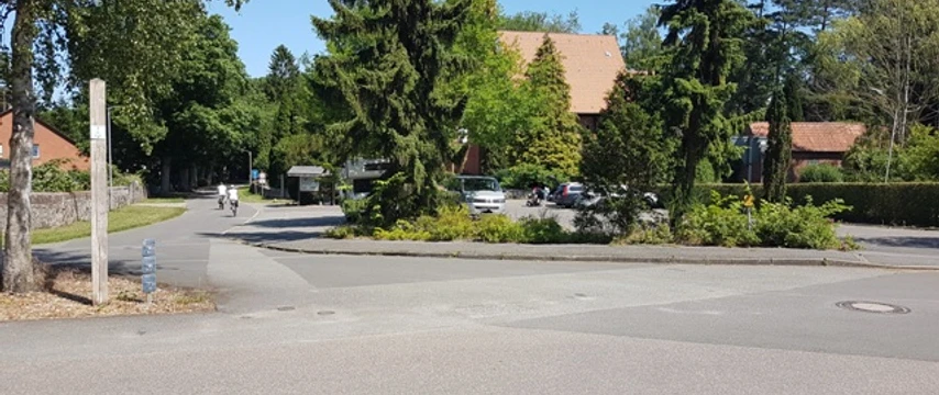 Parkplatz Seedorfer Kirche