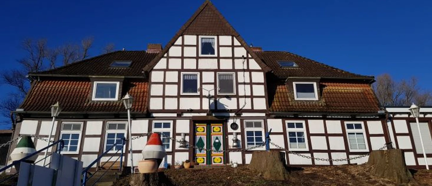 Hausansicht vom Parkplatz aus BR SG Hemmoor.jpg