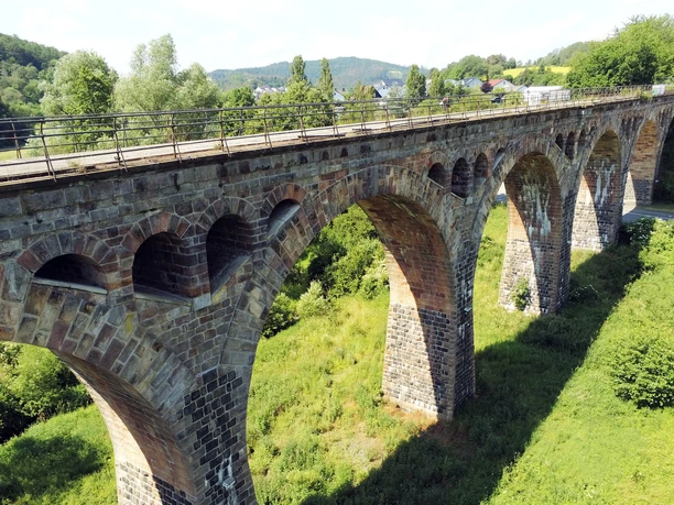 101HR - Bad Endbach - Viadukt von oben.JPG