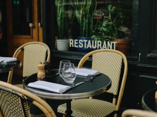 Terrasse des Lieblingscafes Titel im Alt-Tag