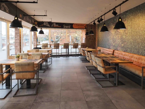 Akin Grillhaus dining room