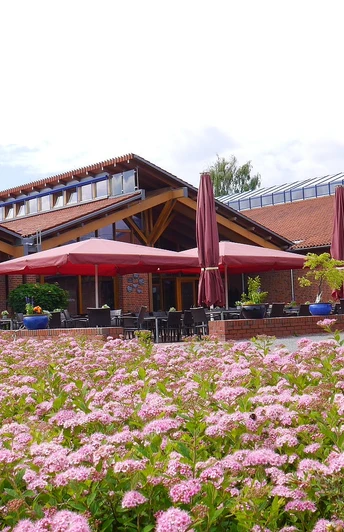 Außenterrasse am LWL-Museum Ziegelei Lage bei Holzhausen-Sylbach Außenterrasse am LWL-Museum Ziegelei Lage bei Holzhausen-Sylbach