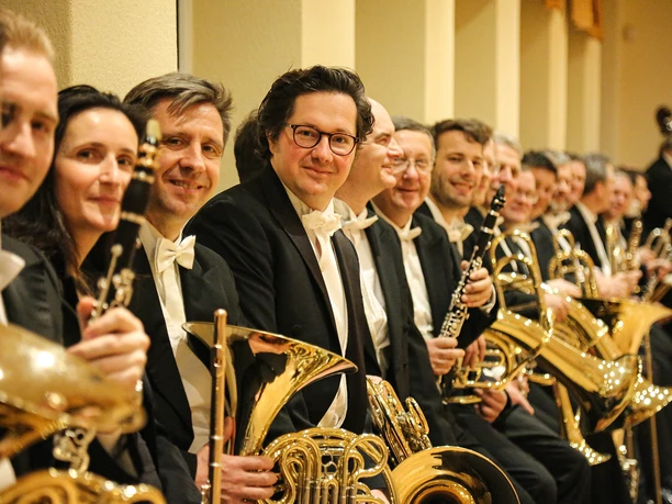 La Sächsische Bläserphilharmonie avec Peter Sommerer comme chef d'orchestre principal